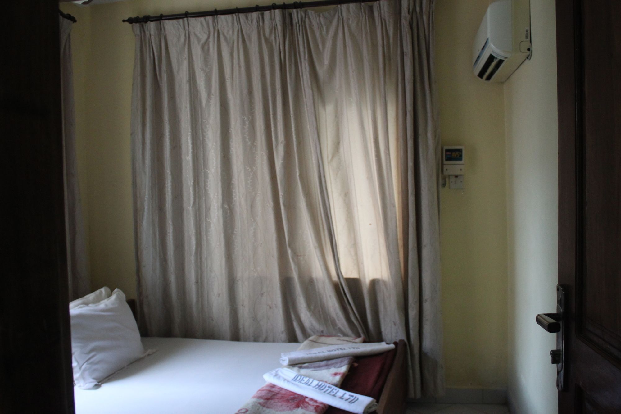 Hotel Ideal ダル・エス・サラーム エクステリア 写真